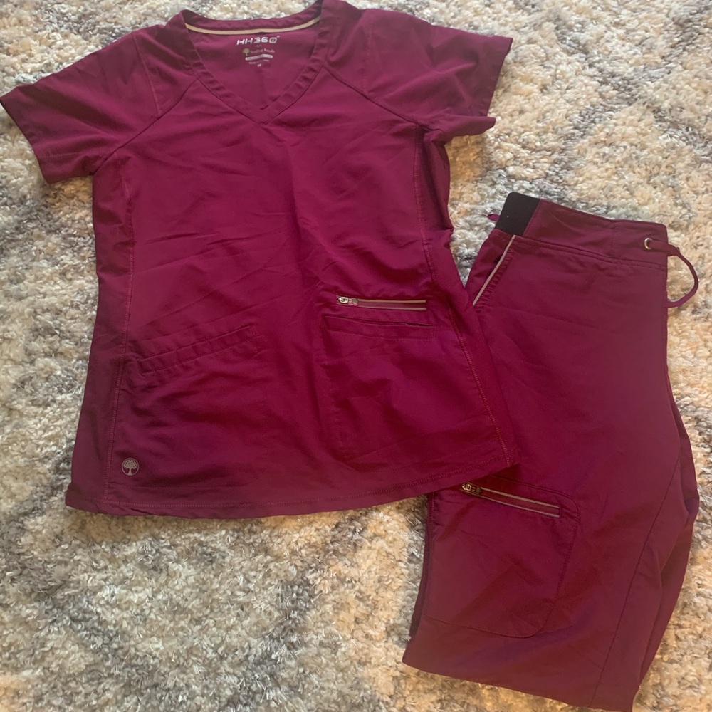 Woman’s Healing Hands Scrub Set - Size Medium -  Color Maroon
